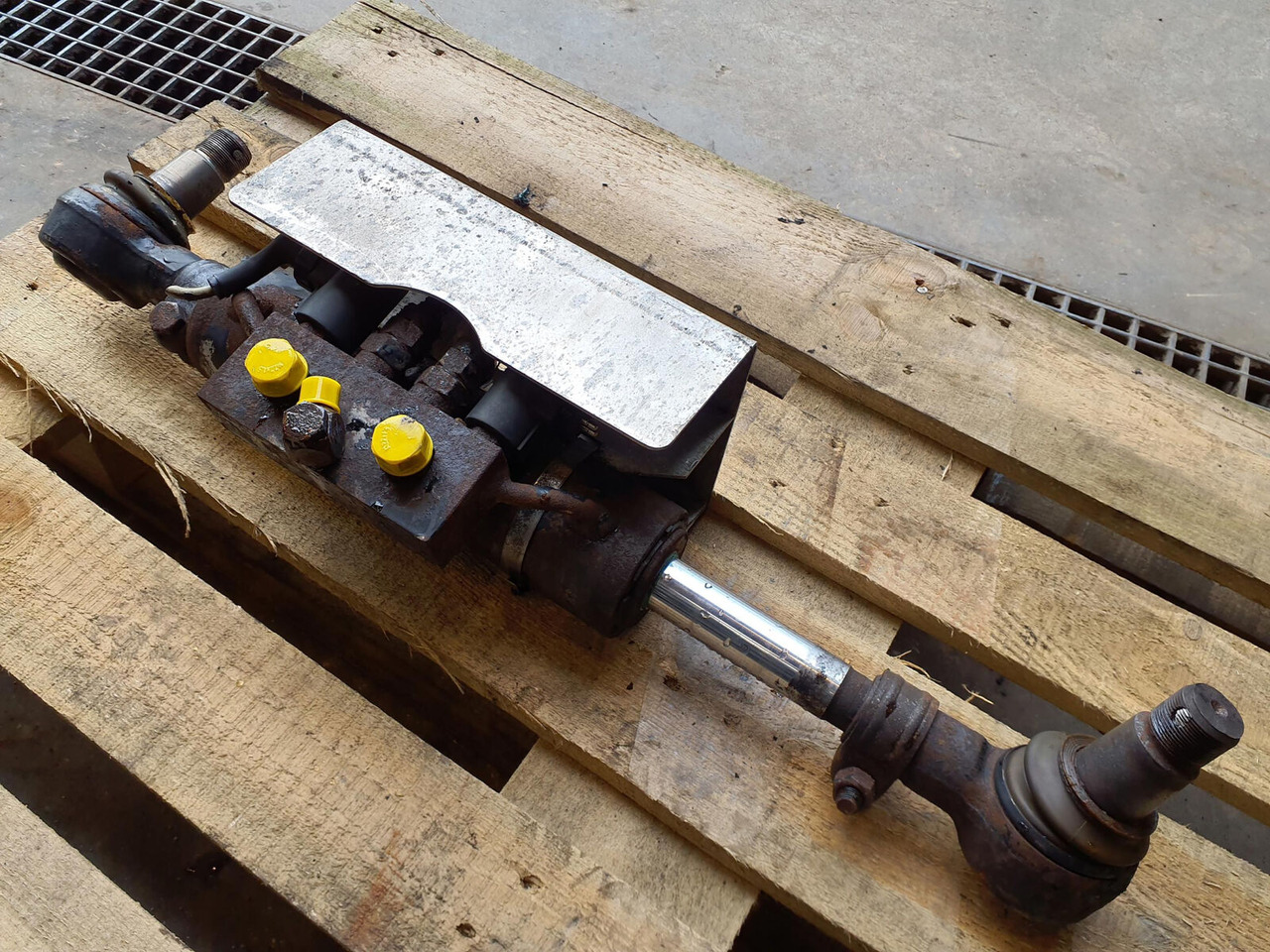 FAUN ATF 45-3 steering cilinder right axle 3 - Silinder hidrolik untuk Derek bergerak: gambar 2 FAUN ATF 45-3 steering cilinder right axle 3 - Silinder hidrolik untuk Derek bergerak: gambar 2