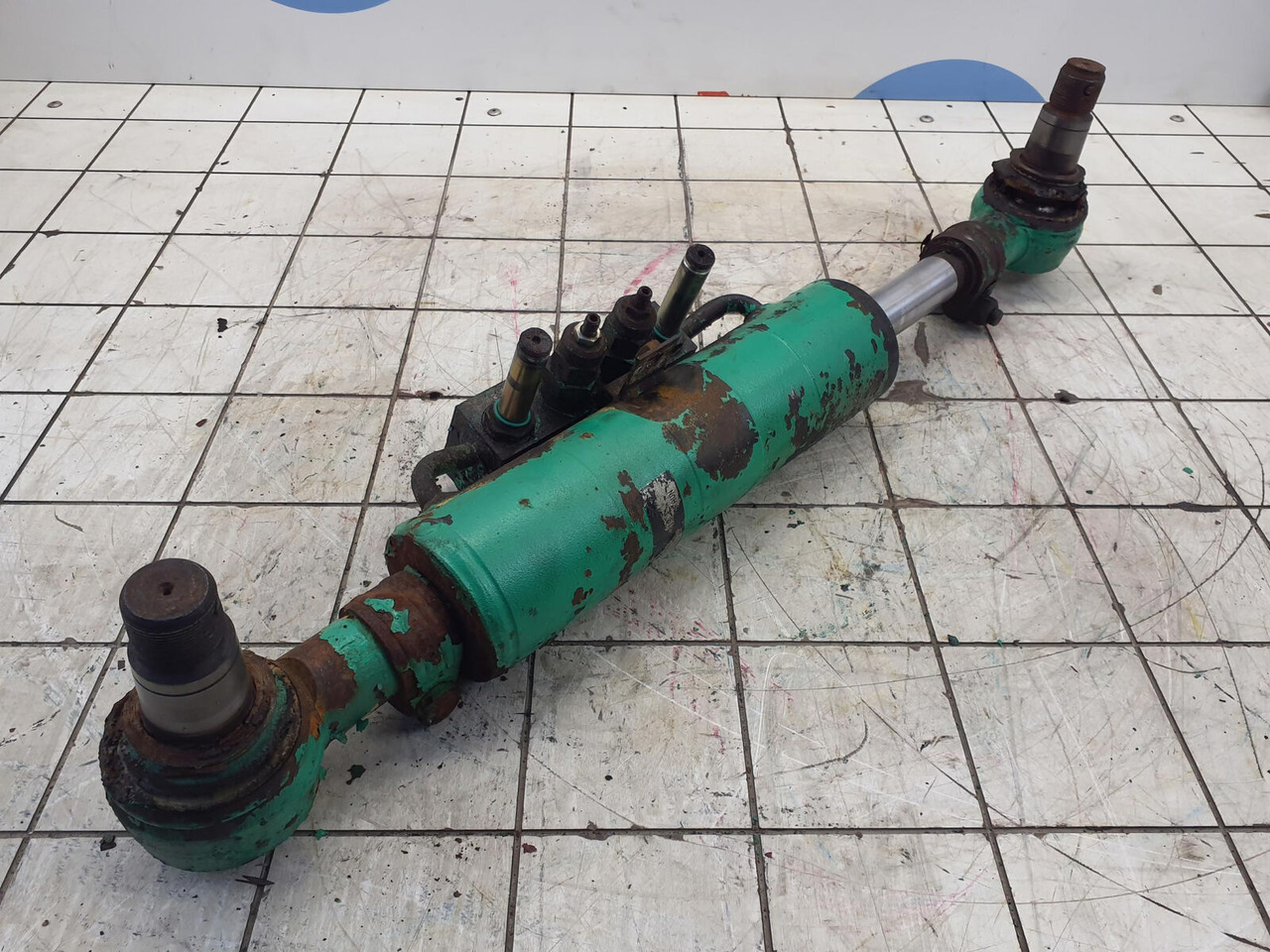 FAUN ATF 60-3 axle 3 steering lock cylinder left side - Silinder hidrolik untuk Derek bergerak: gambar 4 FAUN ATF 60-3 axle 3 steering lock cylinder left side - Silinder hidrolik untuk Derek bergerak: gambar 4