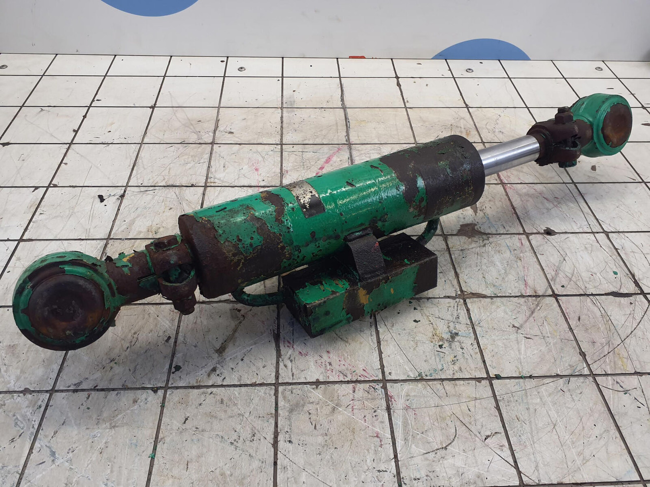 FAUN ATF 60-3 axle 3 steering lock cylinder left side - Silinder hidrolik untuk Derek bergerak: gambar 5 FAUN ATF 60-3 axle 3 steering lock cylinder left side - Silinder hidrolik untuk Derek bergerak: gambar 5