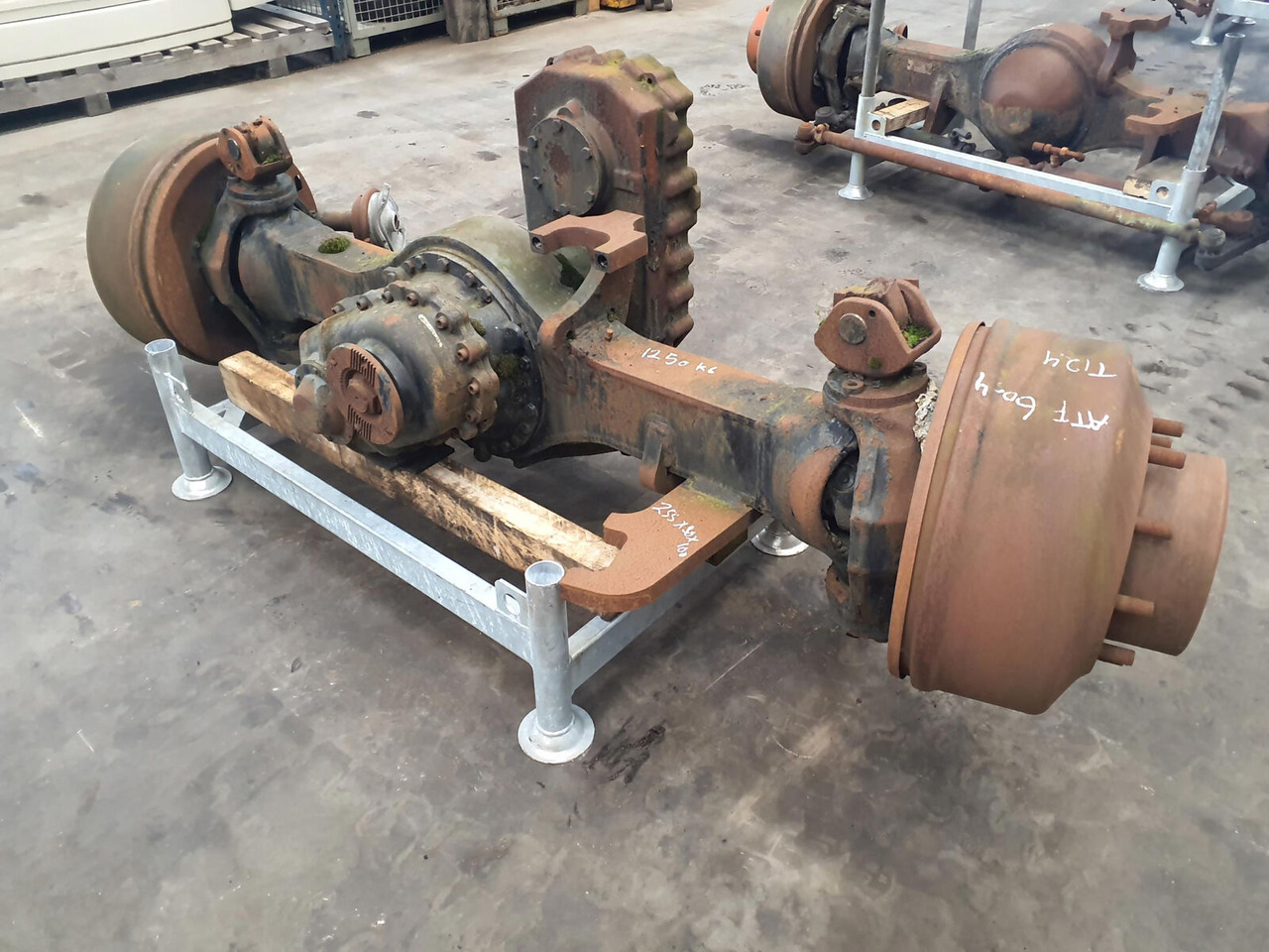 FAUN ATF 60-4 axle 3 - Poros dan bagian untuk Derek bergerak: gambar 3 FAUN ATF 60-4 axle 3 - Poros dan bagian untuk Derek bergerak: gambar 3