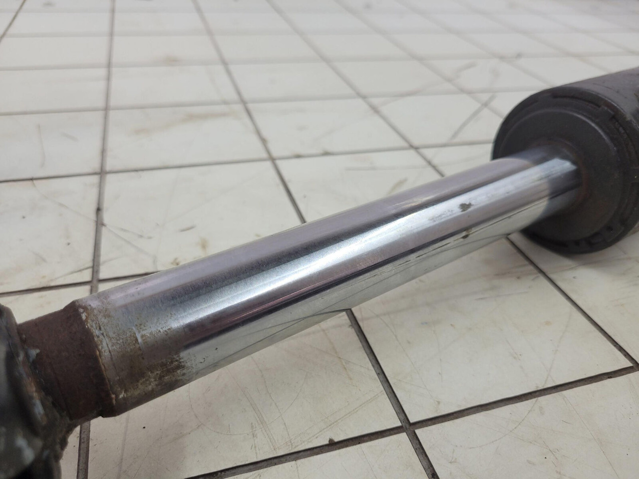 FAUN ATF 60-4 steering cylinder - Silinder hidrolik untuk Derek bergerak: gambar 4 FAUN ATF 60-4 steering cylinder - Silinder hidrolik untuk Derek bergerak: gambar 4