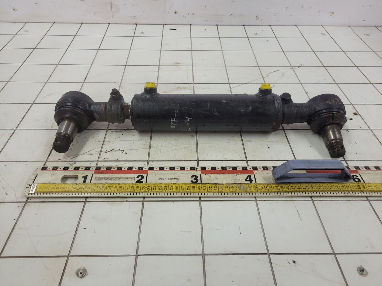 FAUN ATF 60-4 steering cylinder axle 2 - Silinder hidrolik untuk Derek bergerak: gambar 2 FAUN ATF 60-4 steering cylinder axle 2 - Silinder hidrolik untuk Derek bergerak: gambar 2