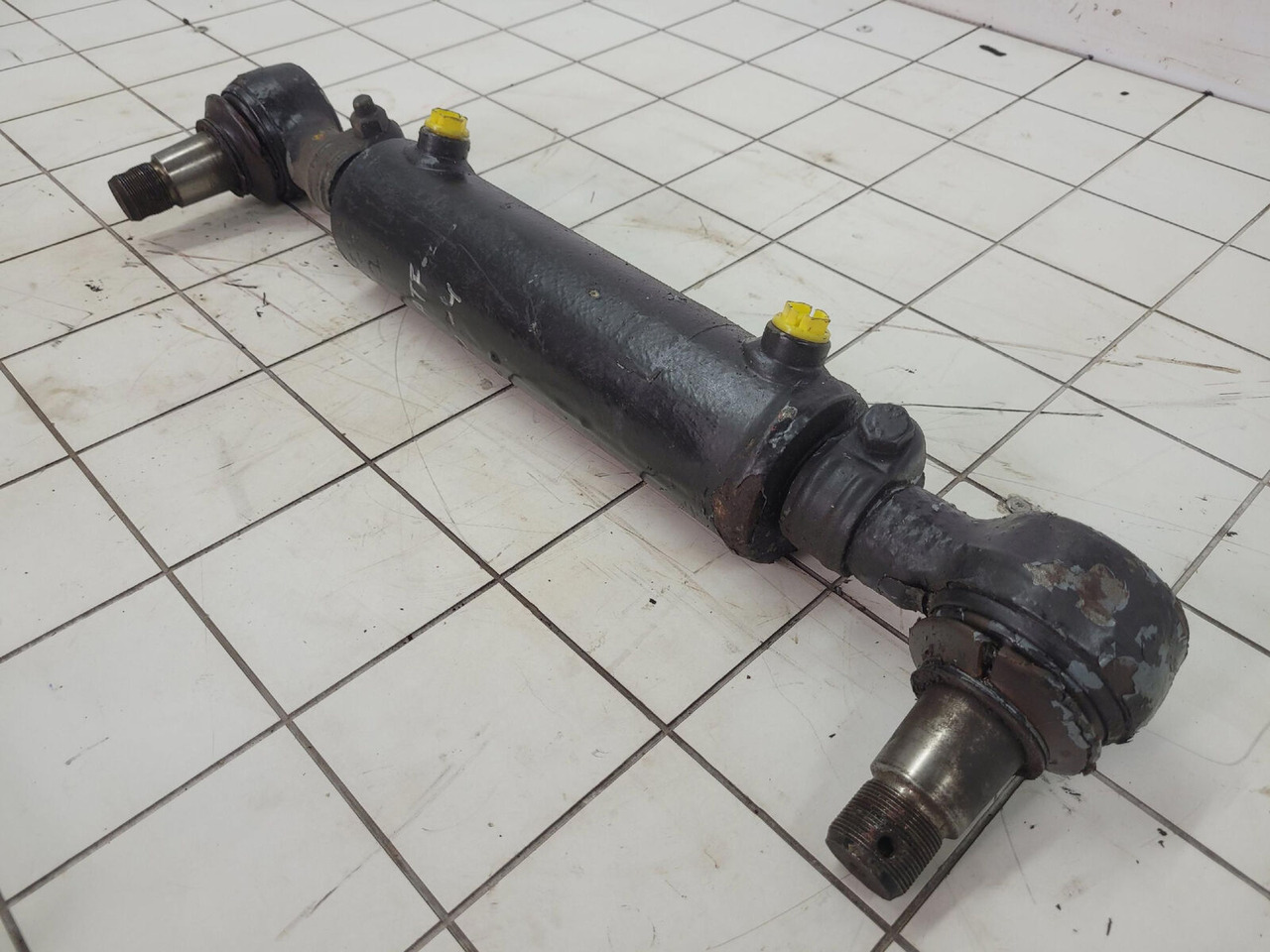 FAUN ATF 60-4 steering cylinder axle 2 - Silinder hidrolik untuk Derek bergerak: gambar 1 FAUN ATF 60-4 steering cylinder axle 2 - Silinder hidrolik untuk Derek bergerak: gambar 1