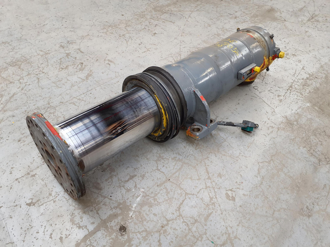 Grove GMK 3050 suspension cylinder - Silinder hidrolik untuk Derek: gambar 2 Grove GMK 3050 suspension cylinder - Silinder hidrolik untuk Derek: gambar 2