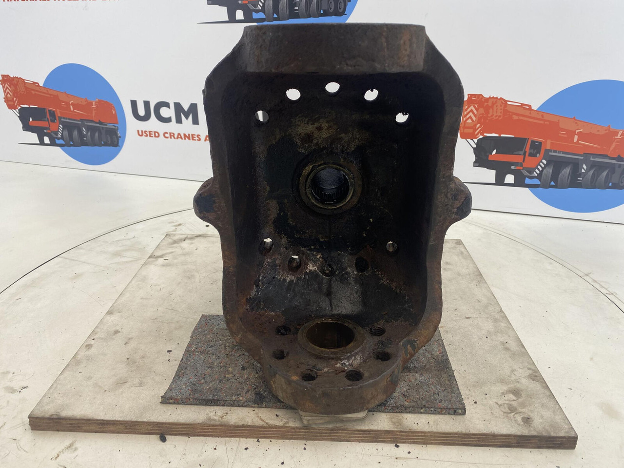 Liebherr LTM 1025 Steering knuckle 16 holes axle 1 - Buku jari kemudi untuk Derek bergerak: gambar 5 Liebherr LTM 1025 Steering knuckle 16 holes axle 1 - Buku jari kemudi untuk Derek bergerak: gambar 5