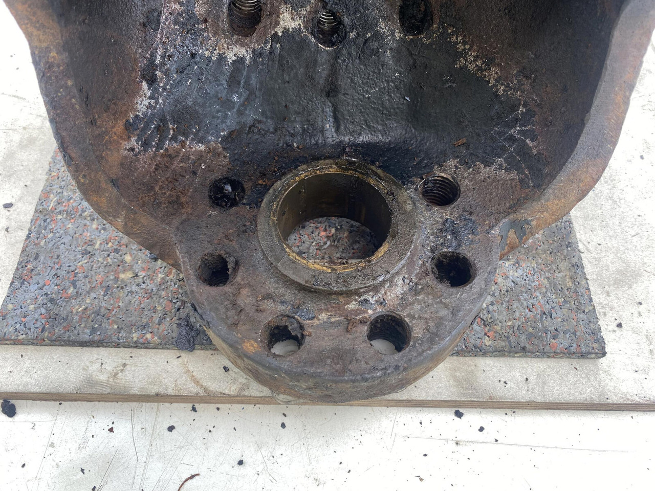 Buku jari kemudi untuk Derek bergerak Liebherr LTM 1025 Steering knuckle 16 holes axle 1: gambar 8