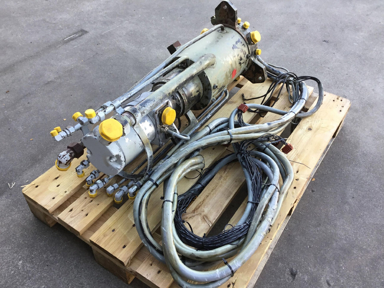 Liebherr LTM 1035-2 hydraulic and electric Swivel - Hidrolika untuk Derek bergerak: gambar 4 Liebherr LTM 1035-2 hydraulic and electric Swivel - Hidrolika untuk Derek bergerak: gambar 4