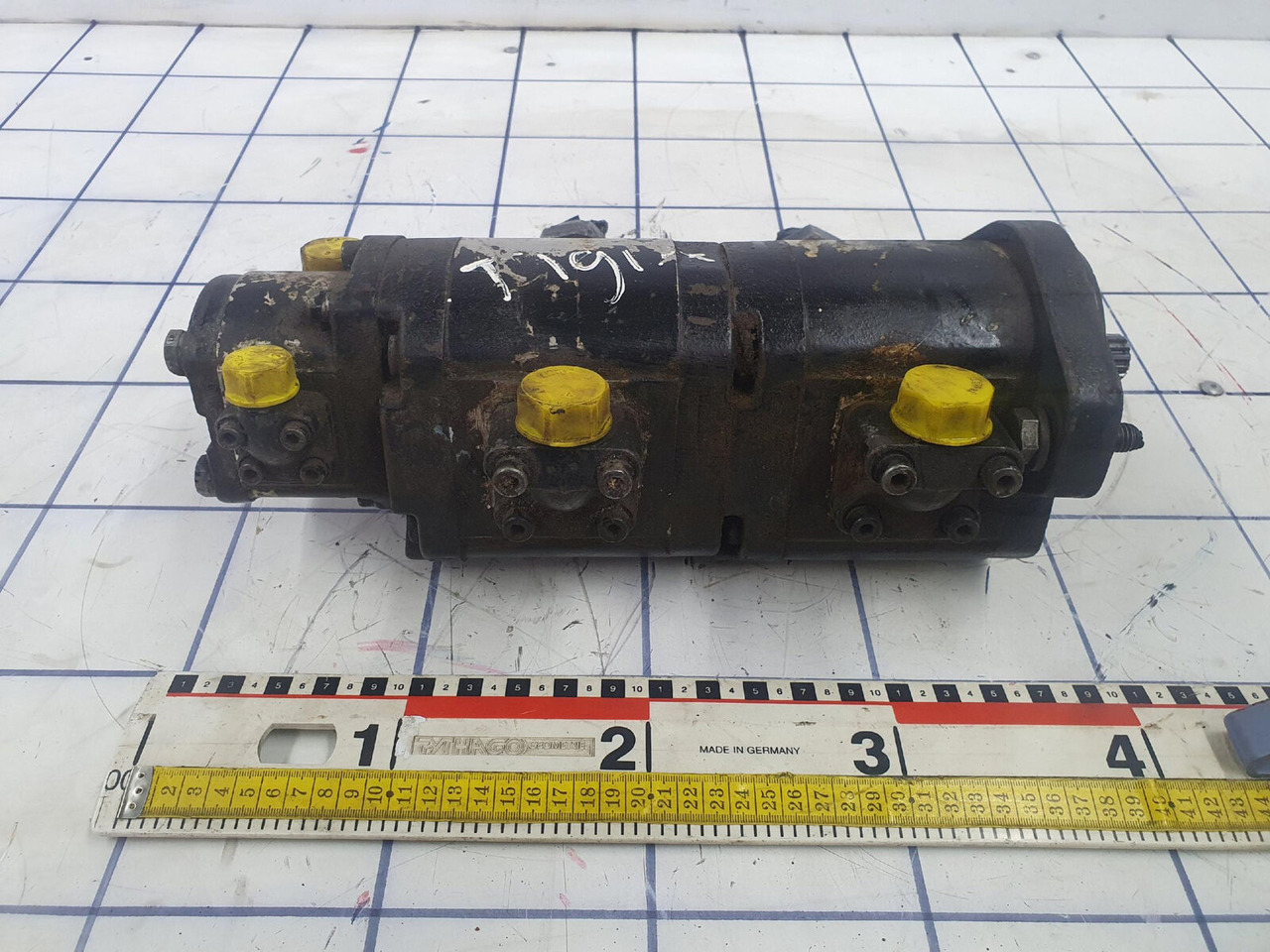Liebherr LTM 1050-1 TRIPLE GEAR PUMP - Pompa hidrolik untuk Derek bergerak: gambar 1 Liebherr LTM 1050-1 TRIPLE GEAR PUMP - Pompa hidrolik untuk Derek bergerak: gambar 1