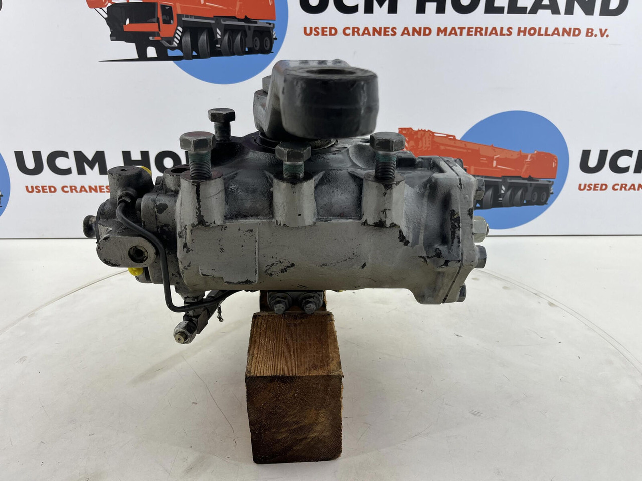 Liebherr LTM 1060-3 steering box - Roda gigi kemudi untuk Derek: gambar 4 Liebherr LTM 1060-3 steering box - Roda gigi kemudi untuk Derek: gambar 4