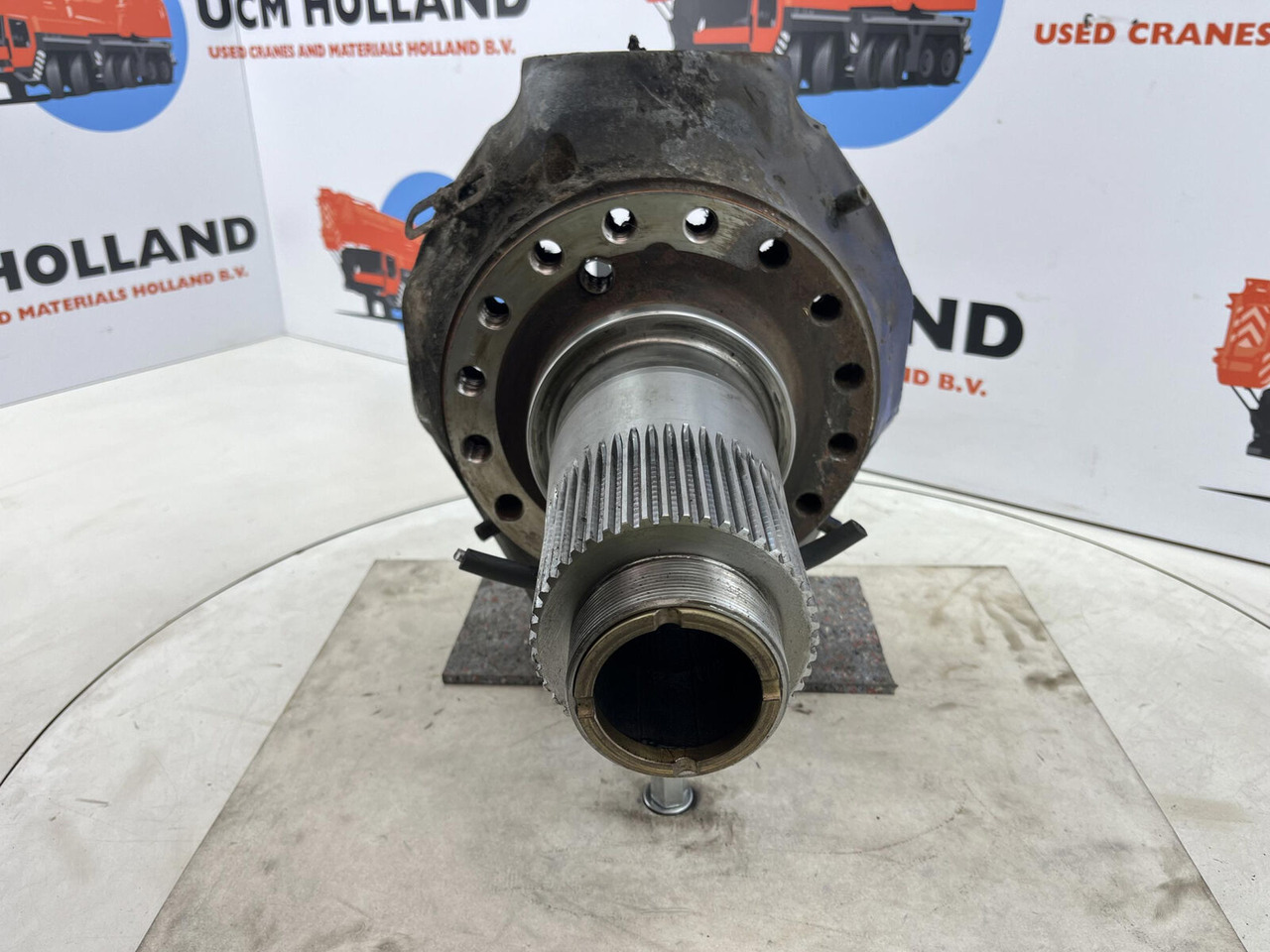 Liebherr LTM 1070-4.2 Steering knuckle 16 holes axle 3 - Buku jari kemudi untuk Derek bergerak: gambar 2 Liebherr LTM 1070-4.2 Steering knuckle 16 holes axle 3 - Buku jari kemudi untuk Derek bergerak: gambar 2