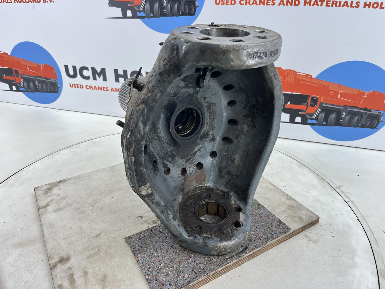 Liebherr LTM 1070-4.2 Steering knuckle 16 holes axle 3 - Buku jari kemudi untuk Derek bergerak: gambar 4 Liebherr LTM 1070-4.2 Steering knuckle 16 holes axle 3 - Buku jari kemudi untuk Derek bergerak: gambar 4
