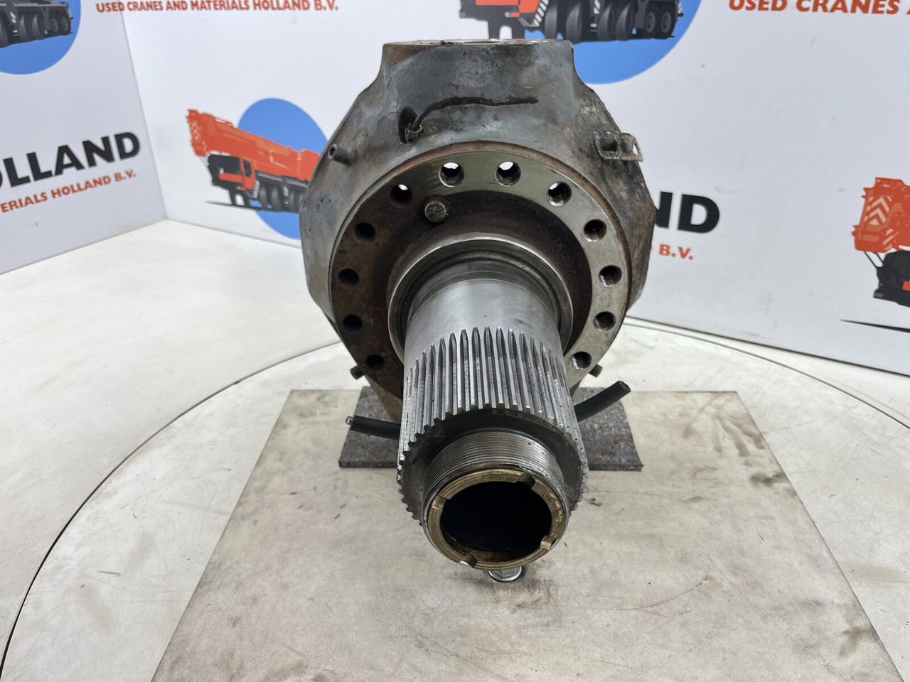 Liebherr LTM 1070-4.2 Steering knuckle 16 holes axle 3 - Buku jari kemudi untuk Derek bergerak: gambar 2 Liebherr LTM 1070-4.2 Steering knuckle 16 holes axle 3 - Buku jari kemudi untuk Derek bergerak: gambar 2