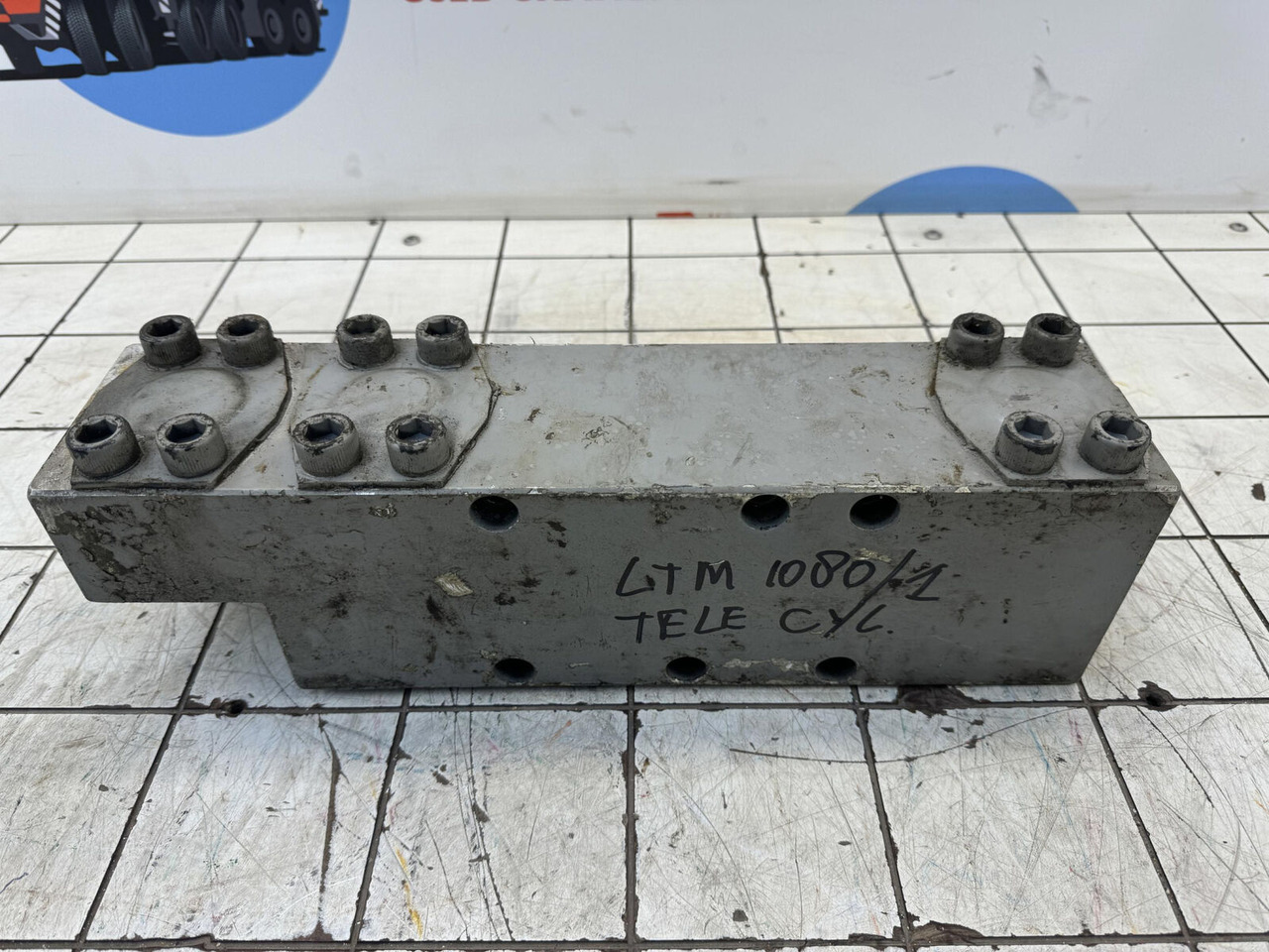Liebherr LTM 1080/1 telescopic cylinder connection block - Hidrolika untuk Derek bergerak: gambar 1 Liebherr LTM 1080/1 telescopic cylinder connection block - Hidrolika untuk Derek bergerak: gambar 1