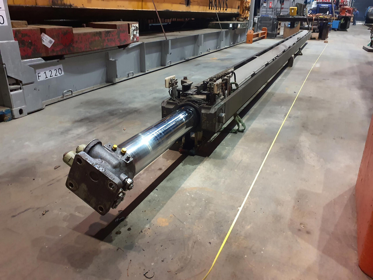 Liebherr LTM 1400-7.1 Telescopic cylinder - Silinder hidrolik untuk Derek bergerak: gambar 3 Liebherr LTM 1400-7.1 Telescopic cylinder - Silinder hidrolik untuk Derek bergerak: gambar 3