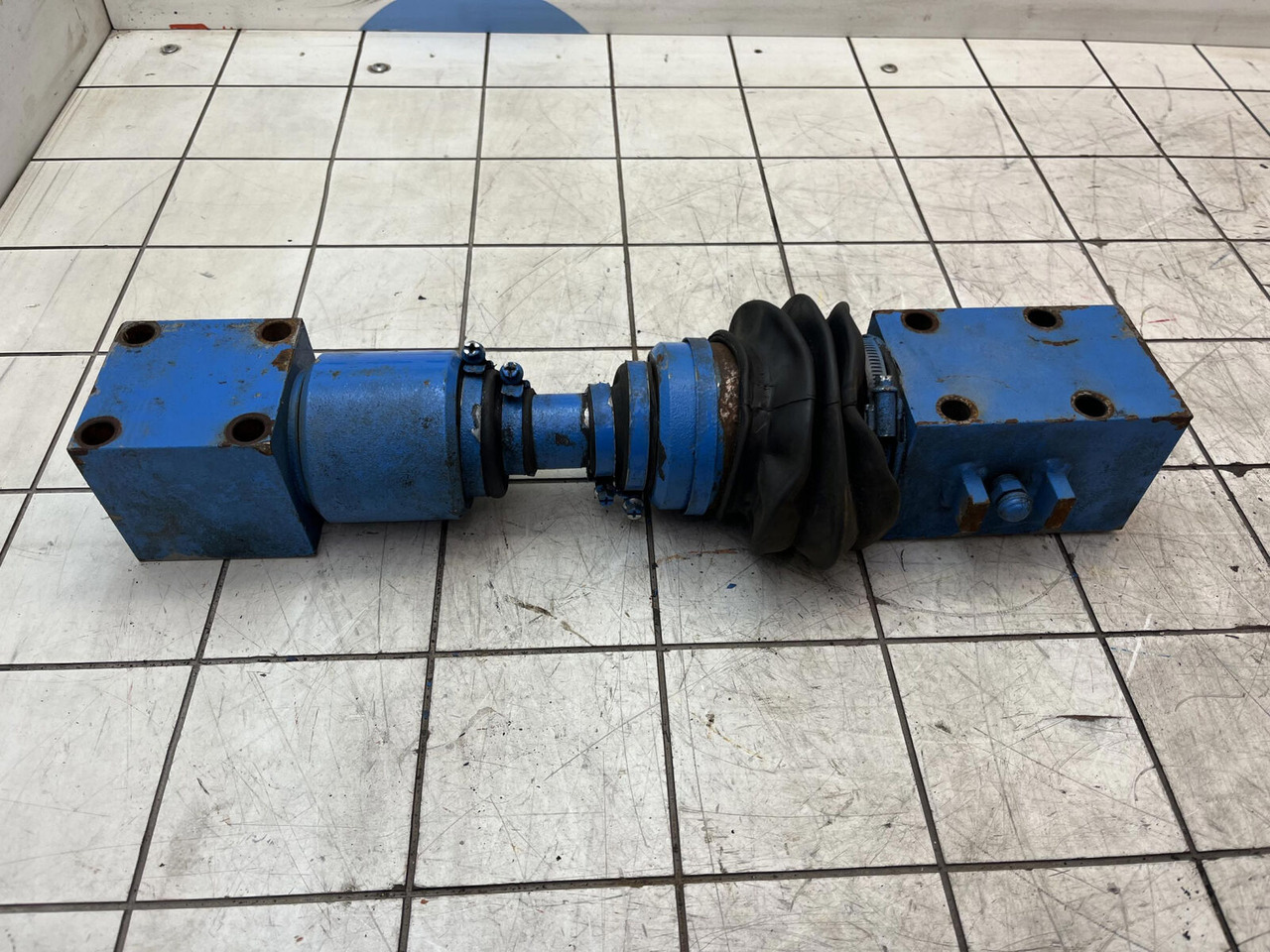 Liebherr LTM 1400-7.1 cylinder connection - Silinder hidrolik untuk Derek bergerak: gambar 3 Liebherr LTM 1400-7.1 cylinder connection - Silinder hidrolik untuk Derek bergerak: gambar 3