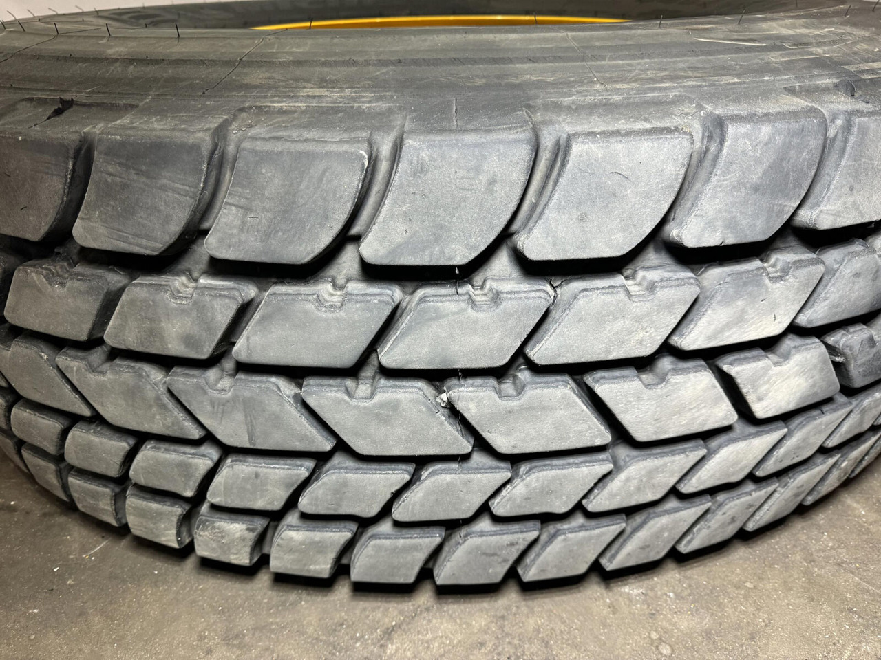 Michelin Wheel 445/95R25 10 12.3 1p - Roda untuk Derek: gambar 3 Michelin Wheel 445/95R25 10 12.3 1p - Roda untuk Derek: gambar 3