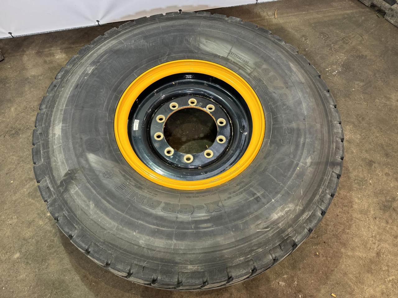 Michelin Wheel 445/95R25 10 12.3 1p - Roda untuk Derek: gambar 1 Michelin Wheel 445/95R25 10 12.3 1p - Roda untuk Derek: gambar 1