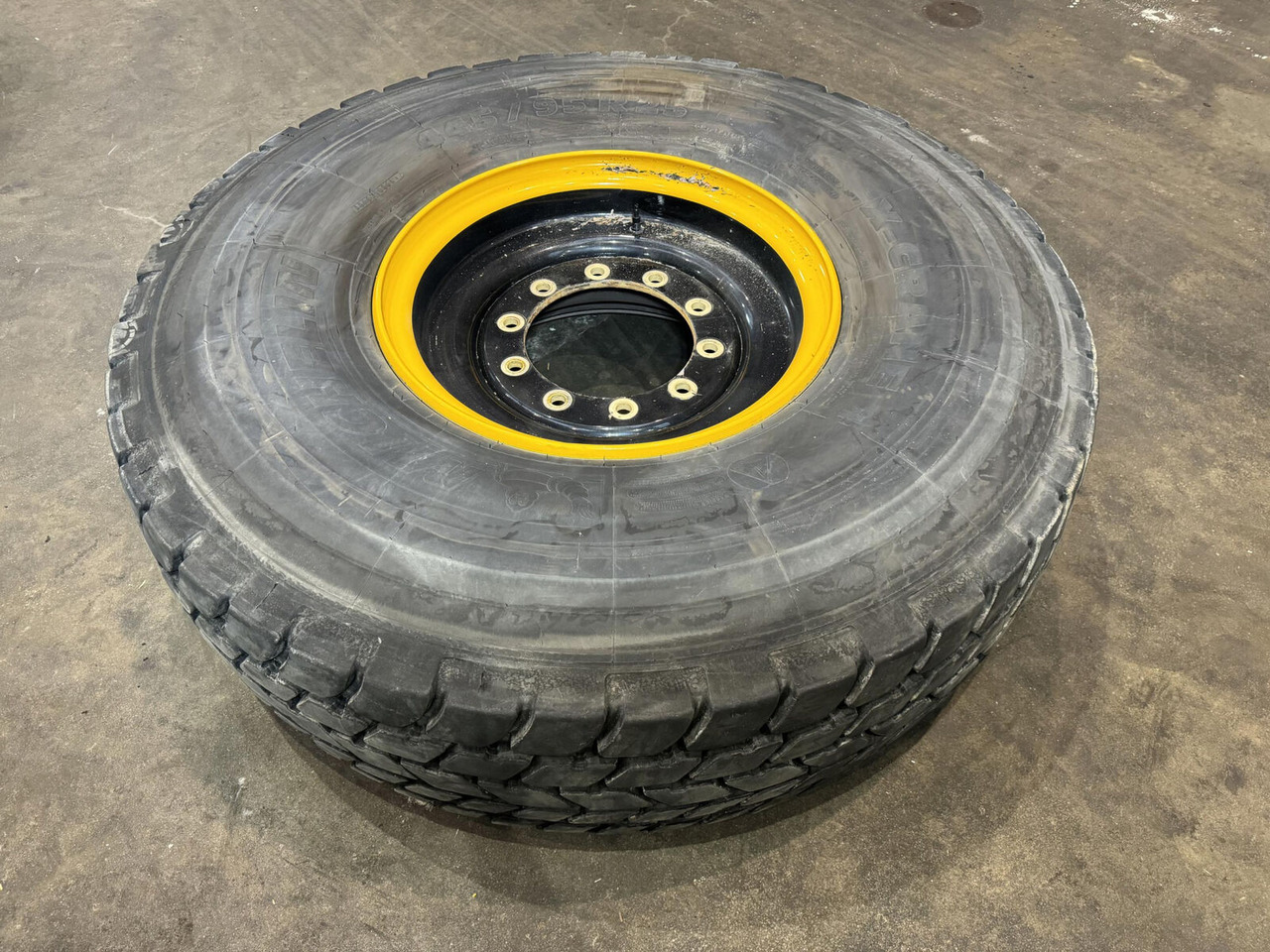Michelin Wheel 445/95R25 10 12.3 1p - Roda untuk Derek: gambar 2 Michelin Wheel 445/95R25 10 12.3 1p - Roda untuk Derek: gambar 2