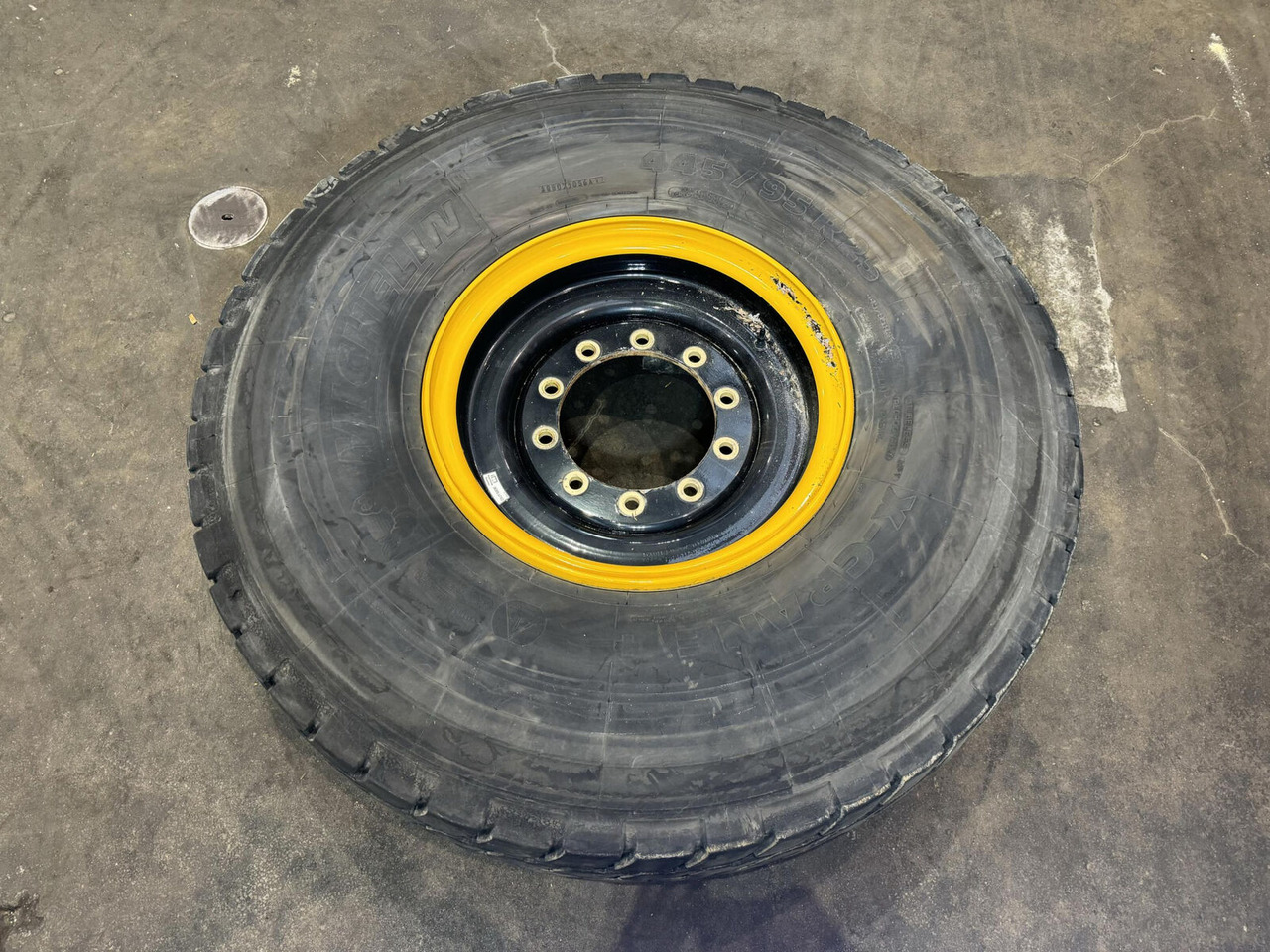 Michelin Wheel 445/95R25 10 12.3 1p - Roda untuk Derek: gambar 1 Michelin Wheel 445/95R25 10 12.3 1p - Roda untuk Derek: gambar 1