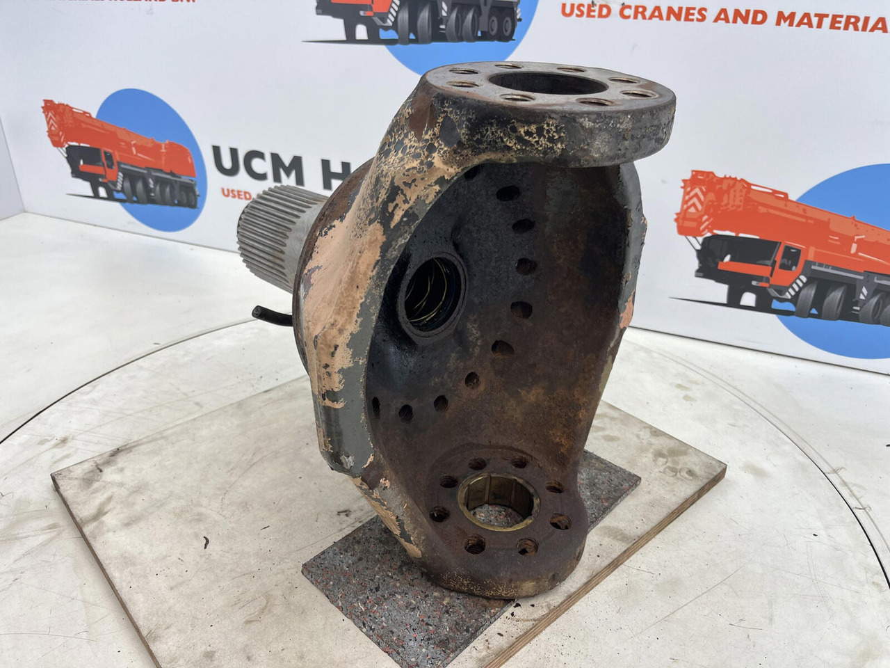 Terex AC 155 steering knuckle 16 holes axle 2 and 3 - Buku jari kemudi untuk Derek bergerak: gambar 4 Terex AC 155 steering knuckle 16 holes axle 2 and 3 - Buku jari kemudi untuk Derek bergerak: gambar 4