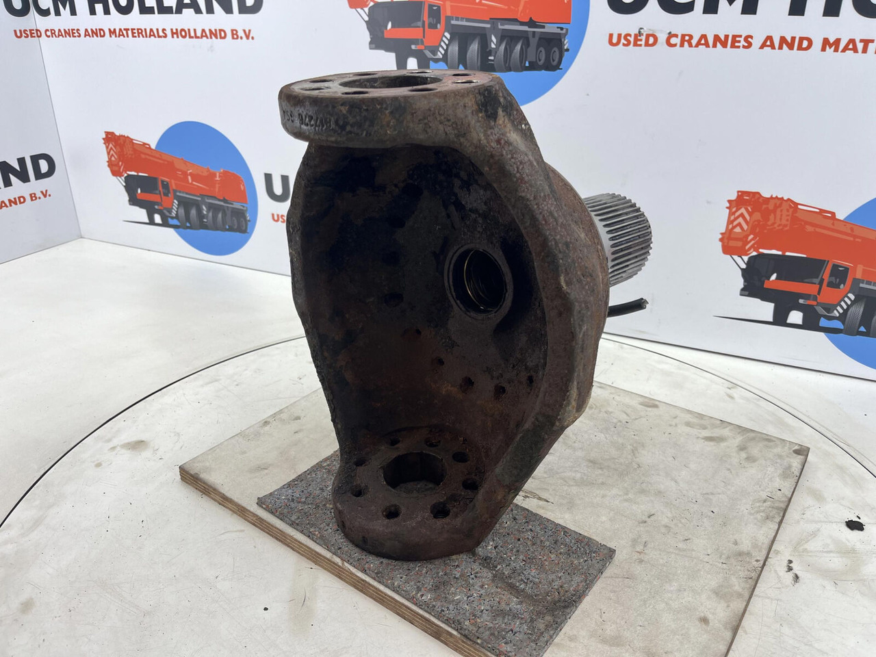 Terex AC 155 steering knuckle 16 holes axle 3 - Buku jari kemudi untuk Derek bergerak: gambar 4 Terex AC 155 steering knuckle 16 holes axle 3 - Buku jari kemudi untuk Derek bergerak: gambar 4