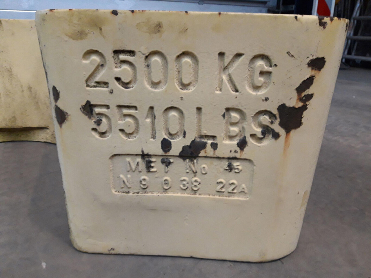 Terex Demag AC 35 counterweight 2,5 T - Counterweight untuk Derek bergerak: gambar 2 Terex Demag AC 35 counterweight 2,5 T - Counterweight untuk Derek bergerak: gambar 2