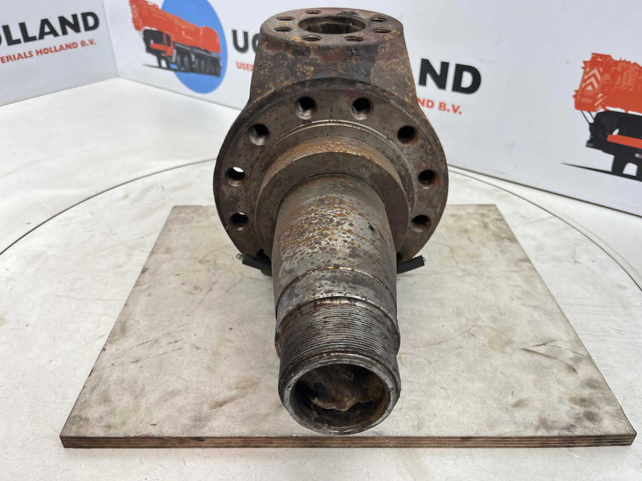 Terex HC 340 Steering knuckle 12 holes axle 2 - Buku jari kemudi untuk Derek: gambar 2 Terex HC 340 Steering knuckle 12 holes axle 2 - Buku jari kemudi untuk Derek: gambar 2