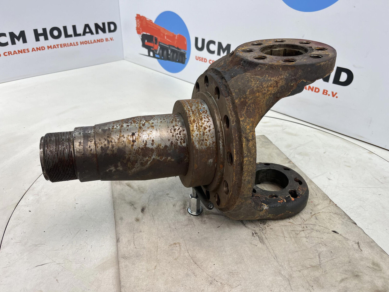 Terex HC 340 Steering knuckle 12 holes axle 2 - Buku jari kemudi untuk Derek: gambar 1 Terex HC 340 Steering knuckle 12 holes axle 2 - Buku jari kemudi untuk Derek: gambar 1