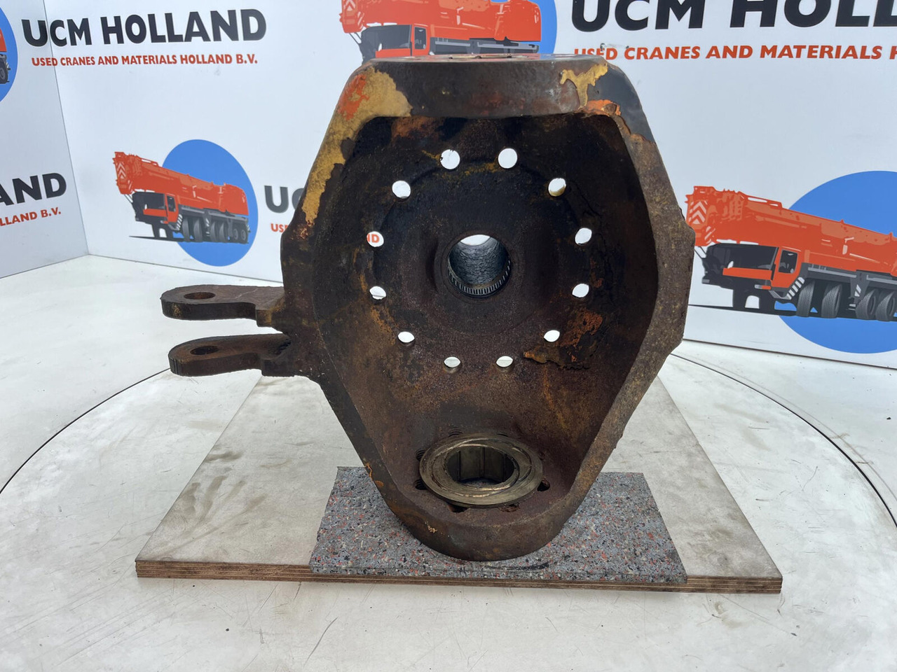 Terex HC 340 Steering knuckle 12 holes axle 3 - Buku jari kemudi untuk Derek: gambar 5 Terex HC 340 Steering knuckle 12 holes axle 3 - Buku jari kemudi untuk Derek: gambar 5