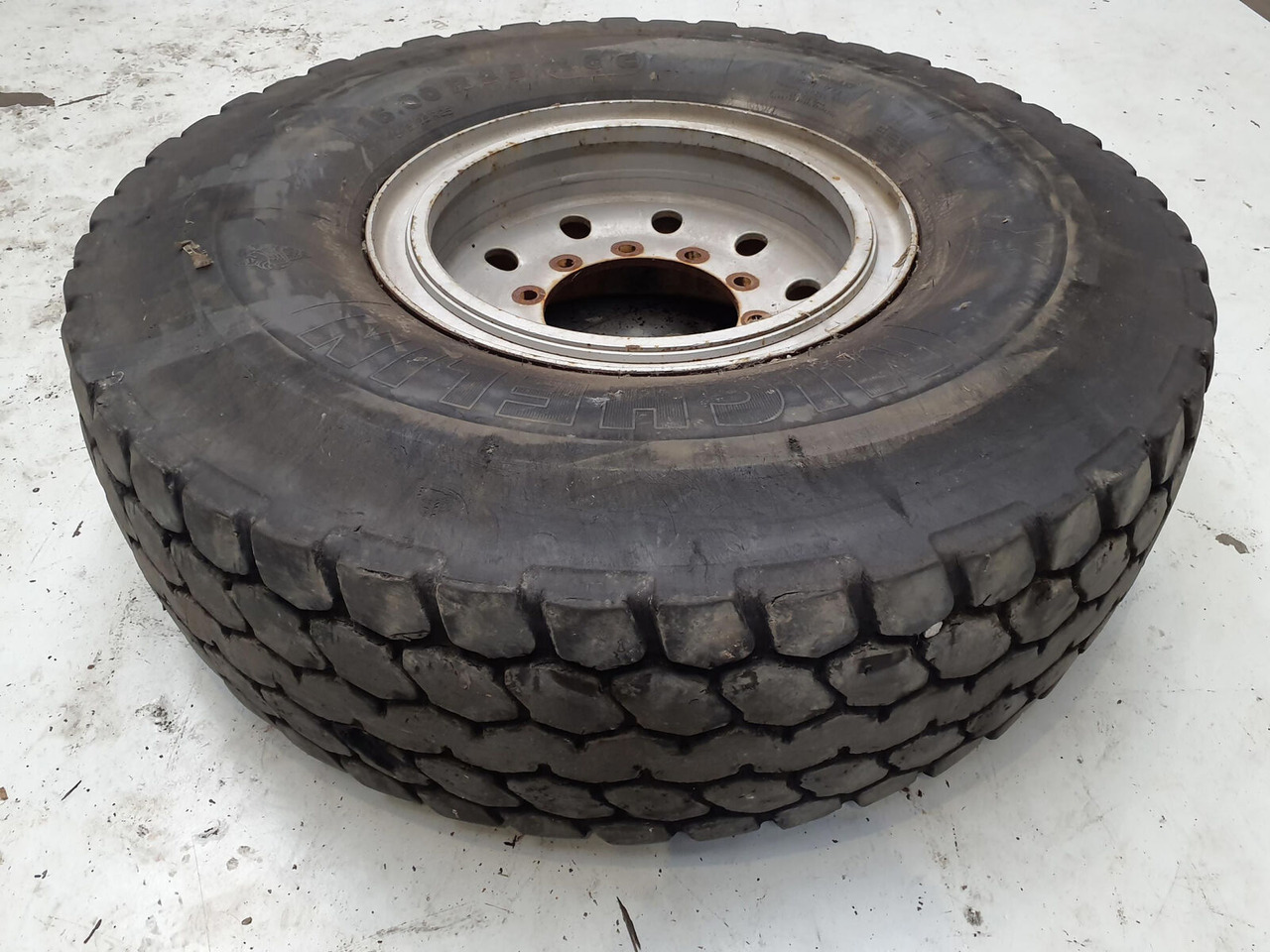 Terex Wheel 445/95R25 10 14.5 3p - Roda untuk Derek: gambar 1 Terex Wheel 445/95R25 10 14.5 3p - Roda untuk Derek: gambar 1