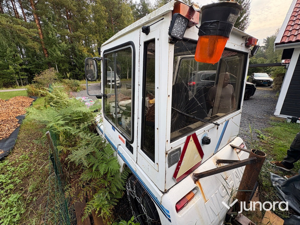 Plogbil - Bagagetruck - Traktor bagasi: gambar 2 Plogbil - Bagagetruck - Traktor bagasi: gambar 2