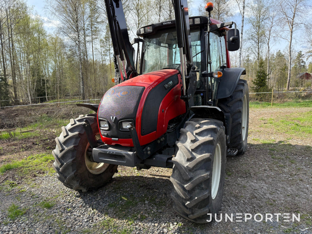 Valtra N101 - Traktor: gambar 2 Valtra N101 - Traktor: gambar 2