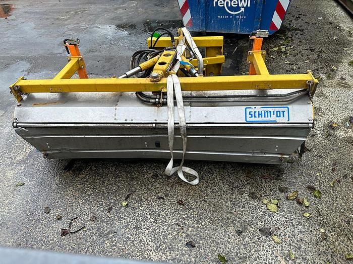 Aebi-Schmidt VKS 22-H - Sapu: gambar 2 Aebi-Schmidt VKS 22-H - Sapu: gambar 2