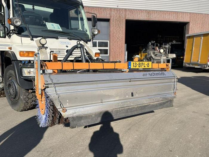 Mercedes-Benz Unimog U400 U400 4 x 2 / Schmidt SK350 sweeper - Penyapu jalan: gambar 5 Mercedes-Benz Unimog U400 U400 4 x 2 / Schmidt SK350 sweeper - Penyapu jalan: gambar 5