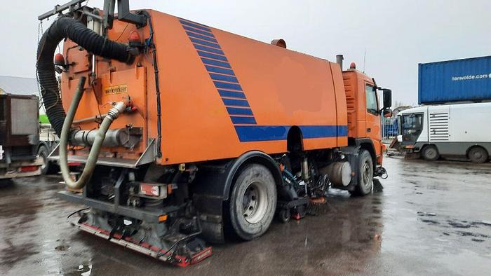 VOLVO M9 4x2R + Johnston Beam VX800 Road Cleaner - Penyapu jalan: gambar 2 VOLVO M9 4x2R + Johnston Beam VX800 Road Cleaner - Penyapu jalan: gambar 2