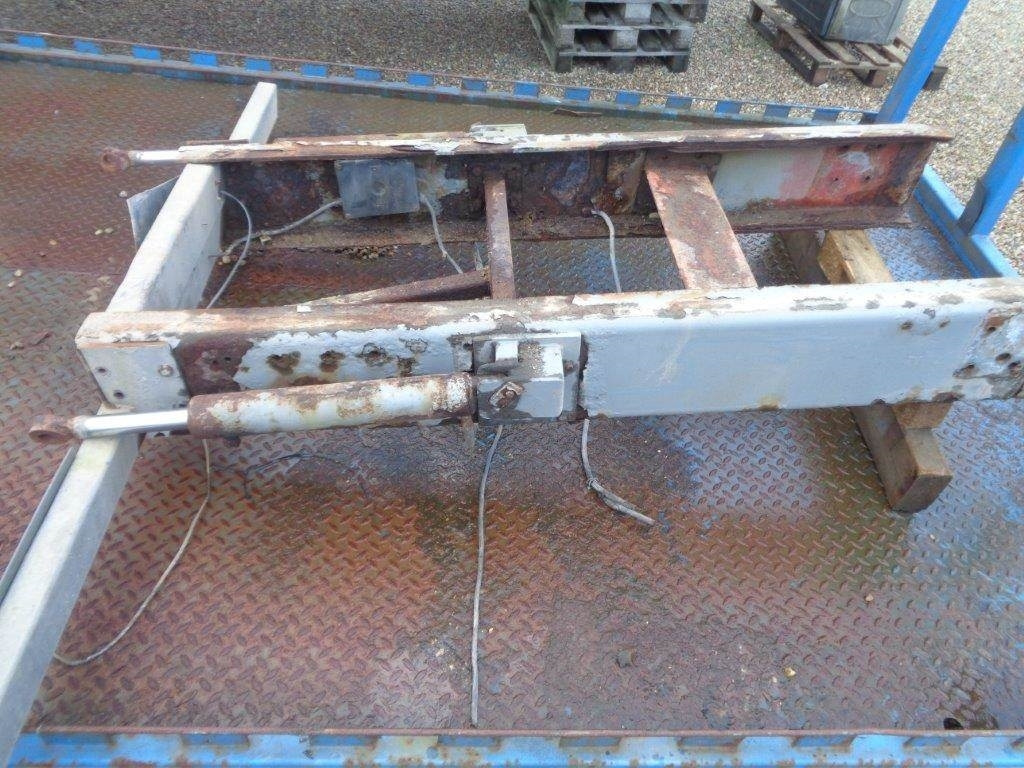 9,5 - 7,5 mtr knæklad med dobbelt rampe - Bodi flatbed: gambar 4 9,5 - 7,5 mtr knæklad med dobbelt rampe - Bodi flatbed: gambar 4