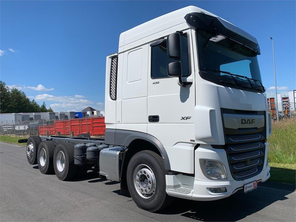 DAF XF 430 FAW 8x4*4 Tridem - Truk skip loader: gambar 1 DAF XF 430 FAW 8x4*4 Tridem - Truk skip loader: gambar 1