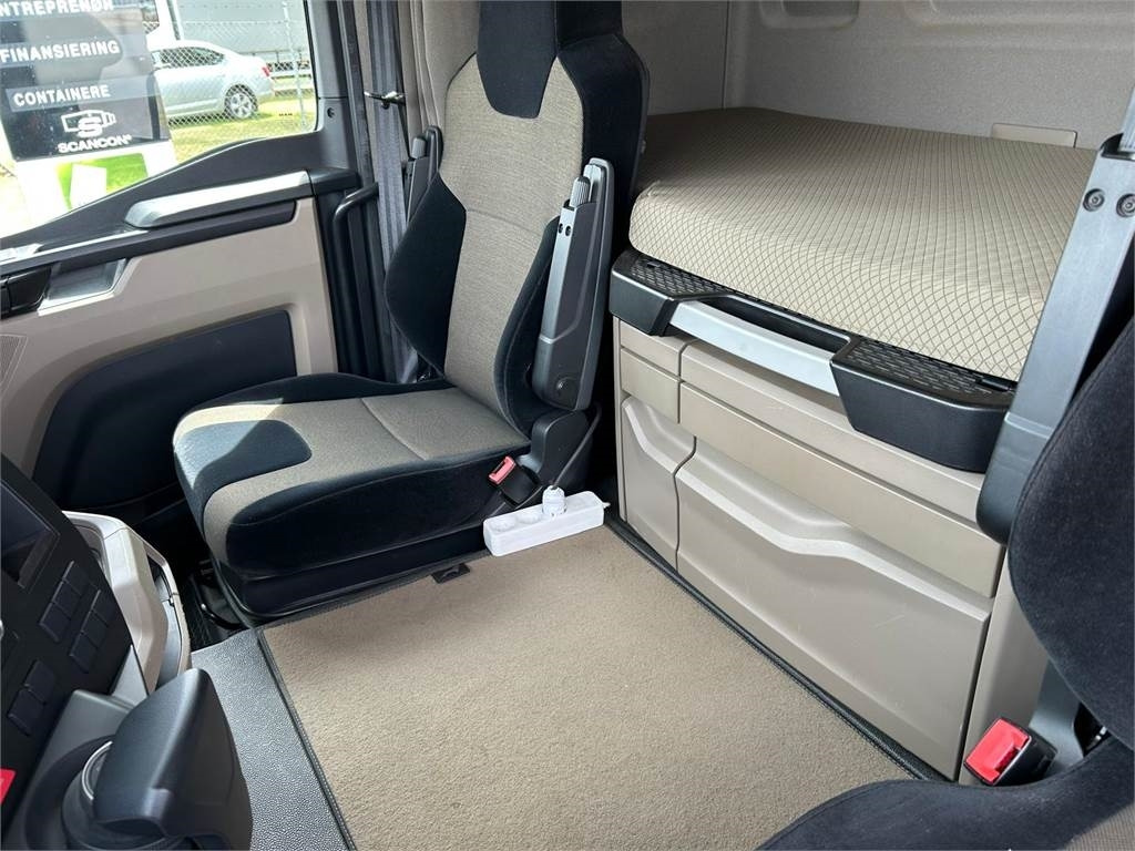 Truk box MAN TGL 8-220 4x2 BL incl. 2 stk veksellad: gambar 20