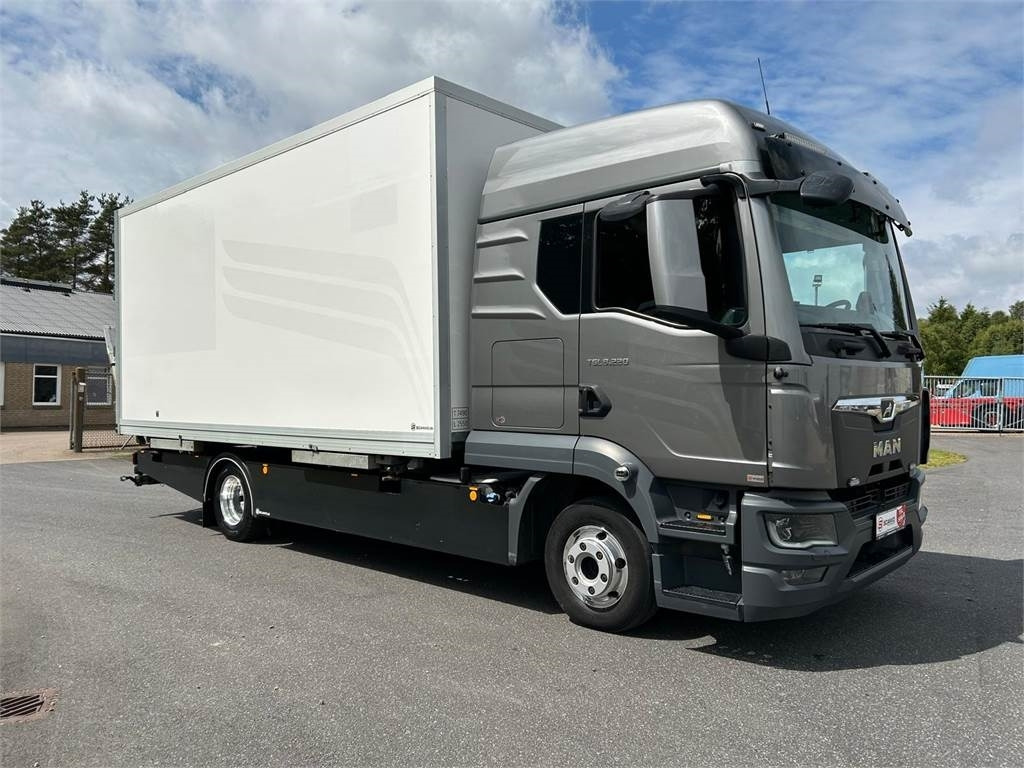 Truk box MAN TGL 8-220 4x2 BL incl. 2 stk veksellad: gambar 9