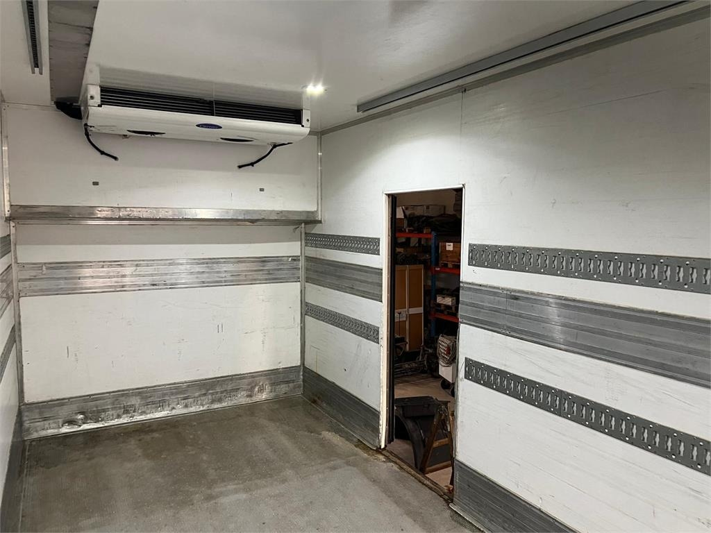 Mercedes-Benz Actros 2530 L 6x2*4 - Truk berpendingin: gambar 4 Mercedes-Benz Actros 2530 L 6x2*4 - Truk berpendingin: gambar 4