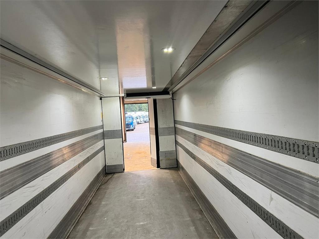 Mercedes-Benz Actros 2530 L 6x2*4 - Truk berpendingin: gambar 3 Mercedes-Benz Actros 2530 L 6x2*4 - Truk berpendingin: gambar 3