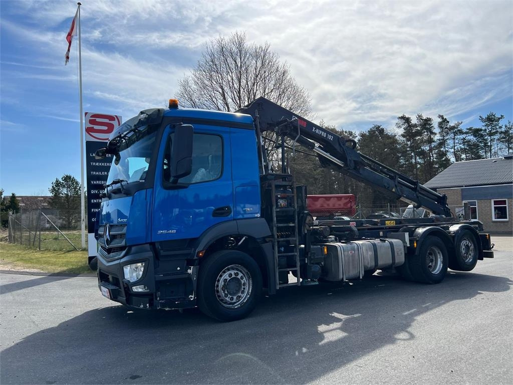 Mercedes-Benz Antos 2546 - Hiab 192 E kran - Truk skip loader: gambar 1 Mercedes-Benz Antos 2546 - Hiab 192 E kran - Truk skip loader: gambar 1