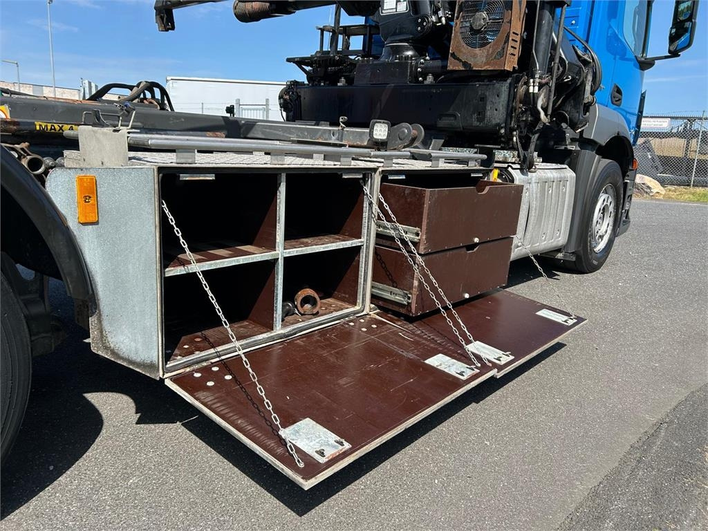 Mercedes-Benz Antos 2546 - Hiab 192 E kran - Truk skip loader: gambar 3 Mercedes-Benz Antos 2546 - Hiab 192 E kran - Truk skip loader: gambar 3