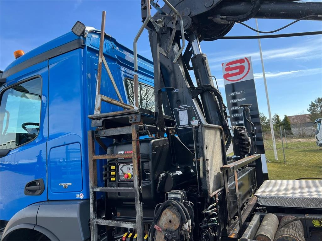 Mercedes-Benz Antos 2546 - Hiab 192 E kran - Truk skip loader: gambar 4 Mercedes-Benz Antos 2546 - Hiab 192 E kran - Truk skip loader: gambar 4