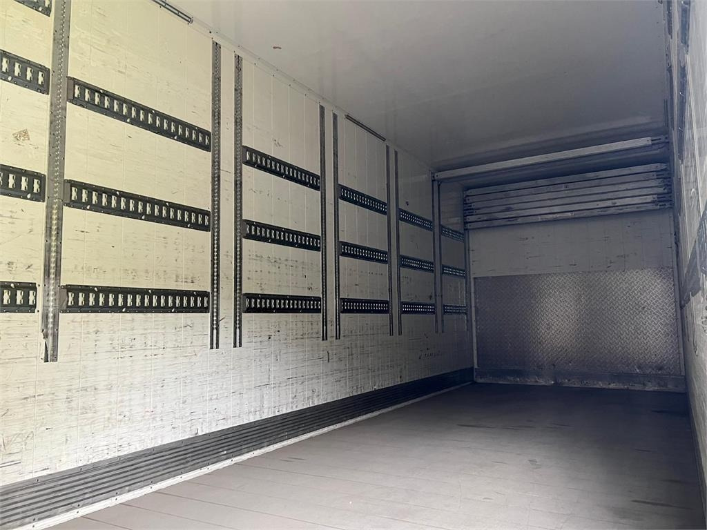 Mercedes-Benz Econic 1827 L - Truk box: gambar 4 Mercedes-Benz Econic 1827 L - Truk box: gambar 4