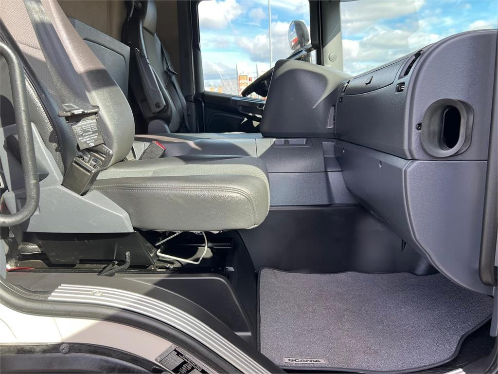 Scania P280 LB 6x2*4 MLB - 24 pallets - Truk dengan terpal samping: gambar 4 Scania P280 LB 6x2*4 MLB - 24 pallets - Truk dengan terpal samping: gambar 4