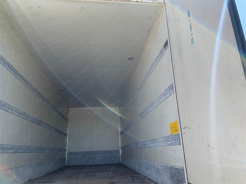 Schmitz WKD 7150 mm - bagdøre - Semi-trailer kotak tertutup: gambar 5 Schmitz WKD 7150 mm - bagdøre - Semi-trailer kotak tertutup: gambar 5