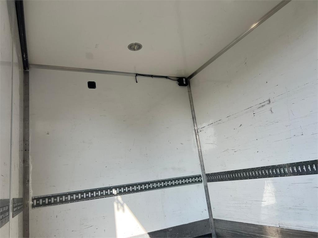 Volvo FL 16 ton 250HK - Truk box: gambar 5 Volvo FL 16 ton 250HK - Truk box: gambar 5