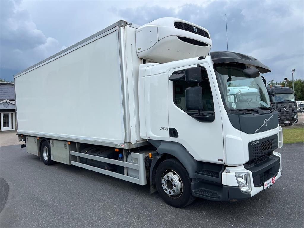 Volvo FL 250 16 ton - Truk berpendingin: gambar 2 Volvo FL 250 16 ton - Truk berpendingin: gambar 2