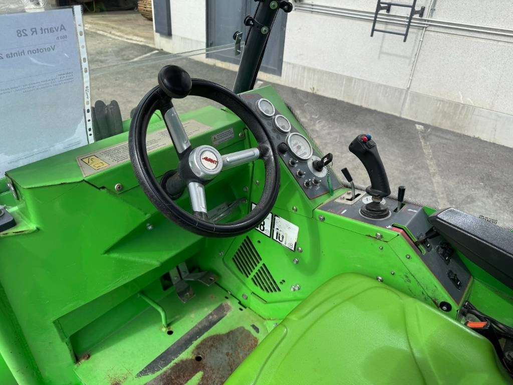 Pemuat ringkas Avant R 28 Vähän ajettu: gambar 10